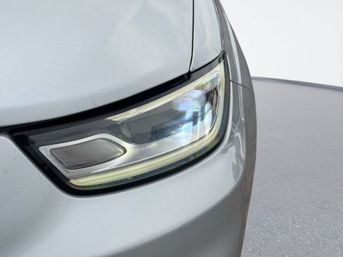 Used 2024 Chrysler Pacifica Touring-L FWD image 9