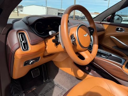 Used 2021 Aston Martin DBX image 16