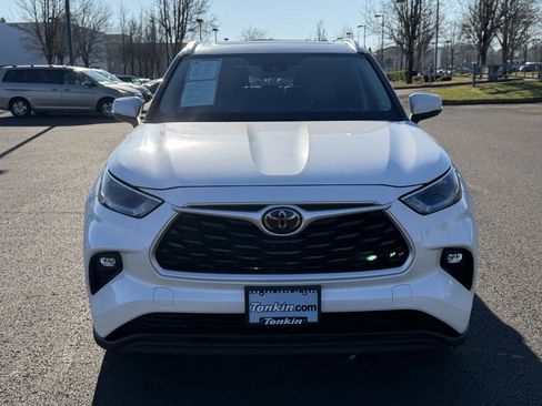 Used 2021 Toyota Highlander XLE image 3