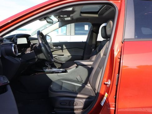 Used 2024 Chevrolet Trax ACTIV w/ Sunroof Package FWD image 9