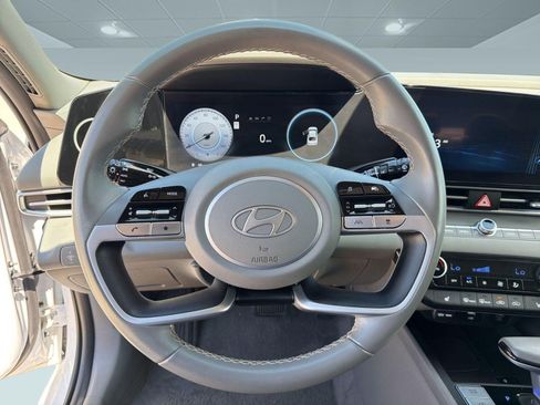 Used 2025 Hyundai Elantra SEL FWD image 18