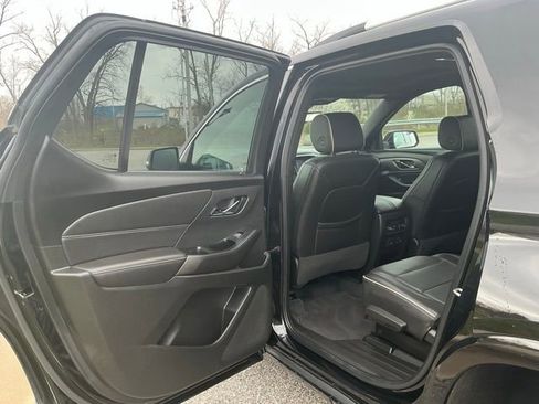Used 2023 Chevrolet Traverse Premier AWD/4WD image 16