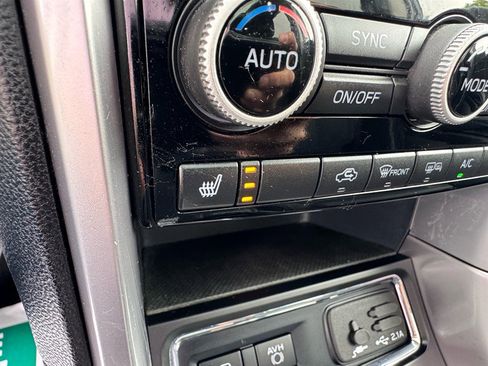 Used 2019 Subaru Ascent Premium AWD/4WD image 19