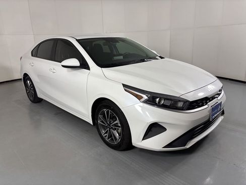 Used 2023 Kia Forte LXS image 2