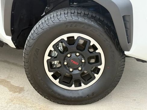 Used 2025 Toyota Tacoma TRD Off-Road image 2