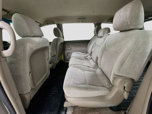 Used 2009 Toyota Sienna CE FWD image 18