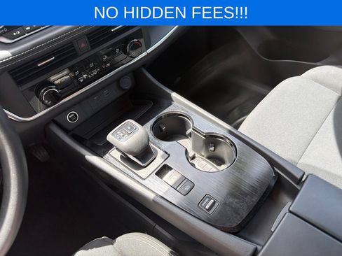 Used 2023 Nissan Rogue S FWD image 18
