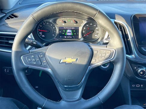 Used 2024 Chevrolet Equinox Premier image 11