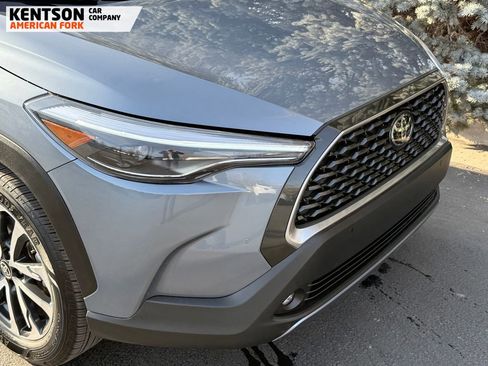 Used 2025 Toyota Corolla Cross XLE image 15