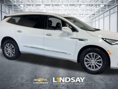 Used 2023 Buick Enclave Essence AWD/4WD image 3