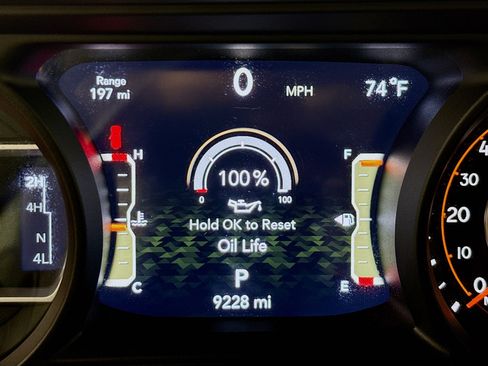 Used 2025 Jeep Wrangler Sahara w/ Technology Group AWD/4WD image 13