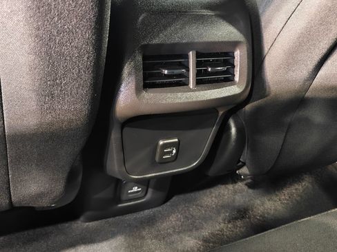 Used 2024 Chevrolet Equinox LT AWD/4WD image 24
