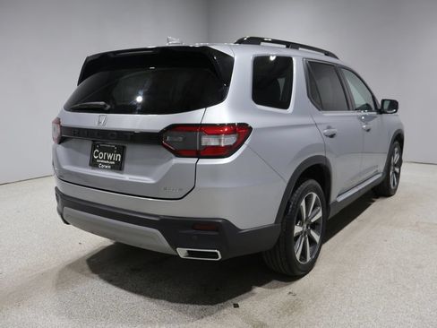 Used 2023 Honda Pilot Elite image 2