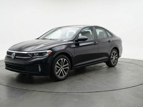 Used 2025 Volkswagen Jetta Sport image 3