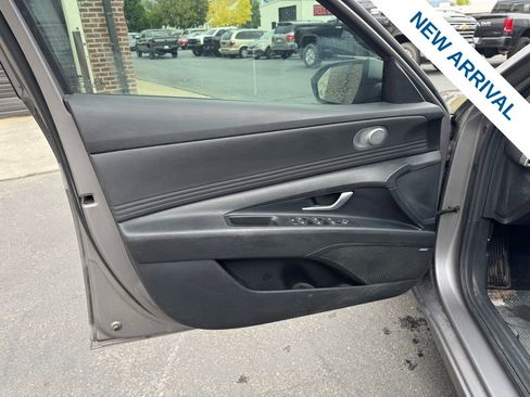 Used 2021 Hyundai Elantra SEL w/ Convenience + Premium Package FWD image 17