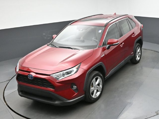Used 2021 Toyota RAV4 XLE Premium AWD/4WD image 40