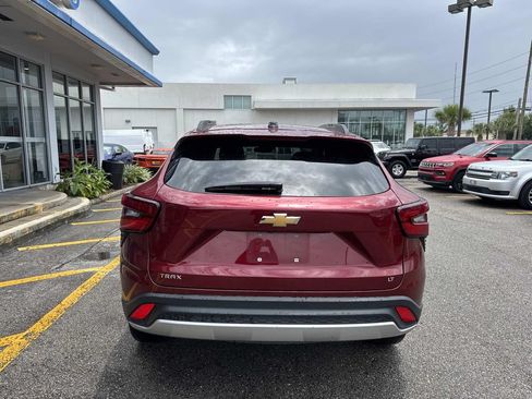 Used 2025 Chevrolet Trax LT FWD image 7