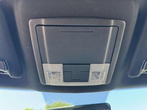 Used 2018 Ford Explorer XLT AWD/4WD image 31