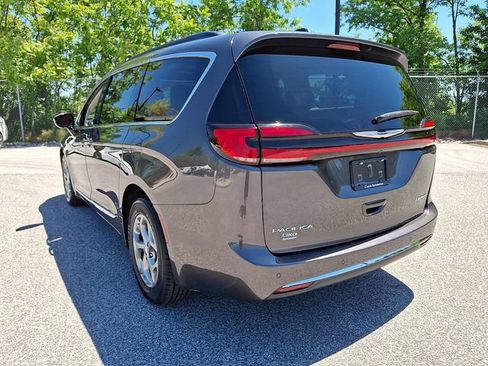 Used 2023 Chrysler Pacifica Limited FWD image 8
