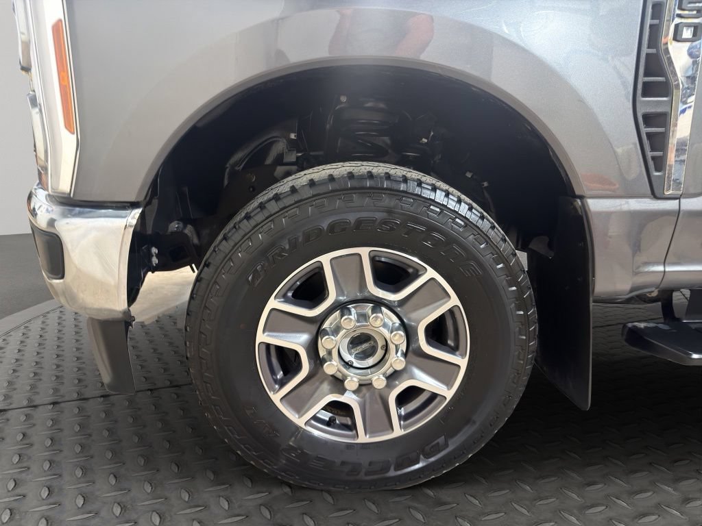 Used 2023 Ford F250 Lariat w/ FX4 Off-Road Package AWD/4WD image 26