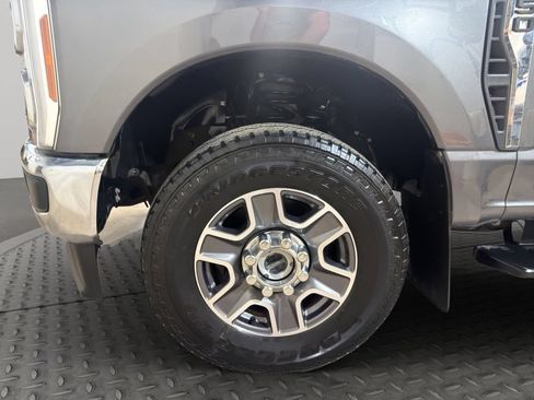 Used 2023 Ford F250 Lariat w/ FX4 Off-Road Package AWD/4WD image 26