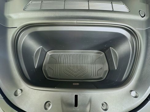 Used 2024 Tesla Model Y Long Range AWD/4WD image 32