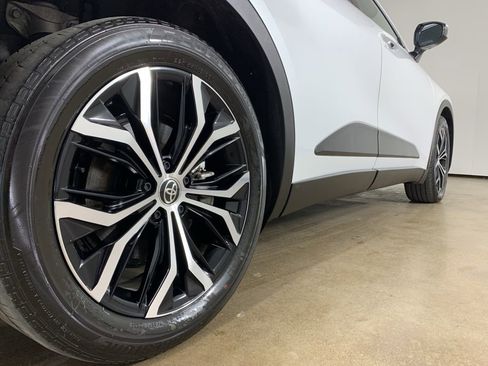 Used 2024 Toyota Crown Limited image 9