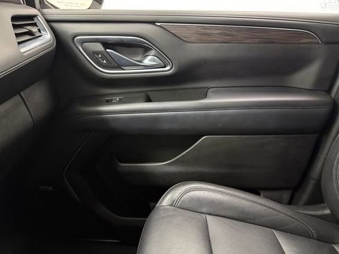 Used 2021 Chevrolet Suburban Z71 w/ Z71 Signature Package AWD/4WD image 23