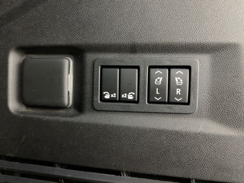 Used 2021 Chevrolet Tahoe RST w/ Luxury Package image 33