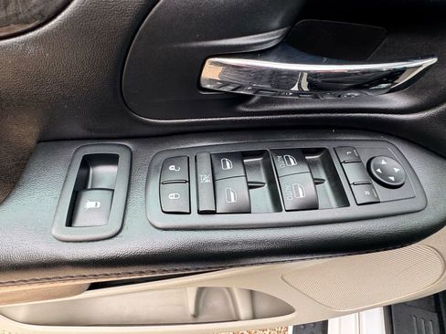 Used 2018 Dodge Grand Caravan SE w/ UConnect Hands-Free Group image 26