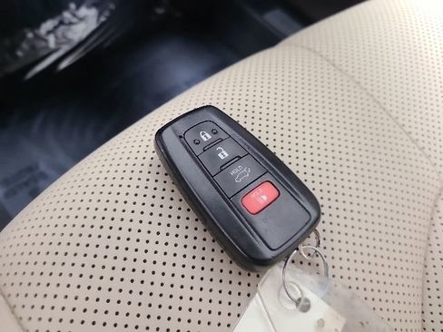 Used 2021 Toyota Highlander Limited AWD/4WD image 37