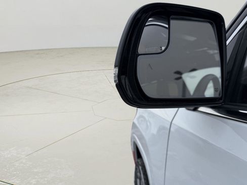 Used 2022 Jeep Grand Wagoneer Series III w/ Rear Seat Video Group 1 image 7