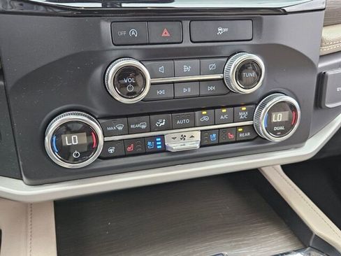 Used 2023 Ford Expedition Limited image 27