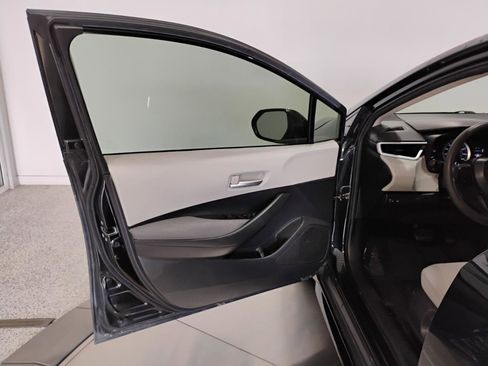 Used 2020 Toyota Corolla LE image 46