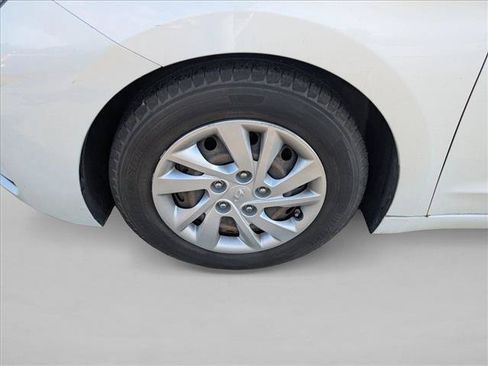 Used 2019 Hyundai Elantra SE w/ Cargo Package FWD image 10