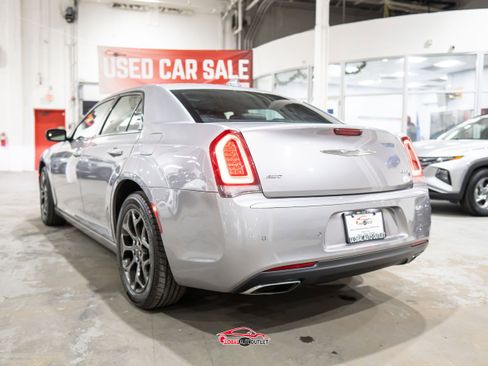 Used 2018 Chrysler 300 S w/ 300S Premium Group AWD/4WD image 5