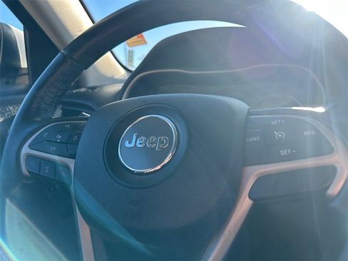 Used 2016 Jeep Cherokee Latitude w/ Cold Weather Group image 25