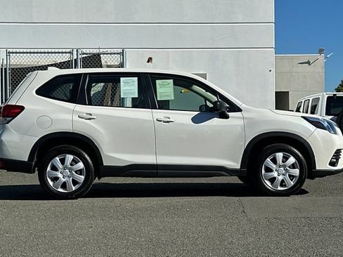 Used 2022 Subaru Forester Base image 3