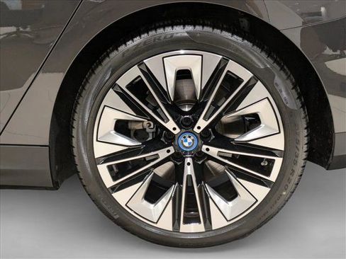 Used 2024 BMW i5 eDrive40i w/ Premium Package image 25