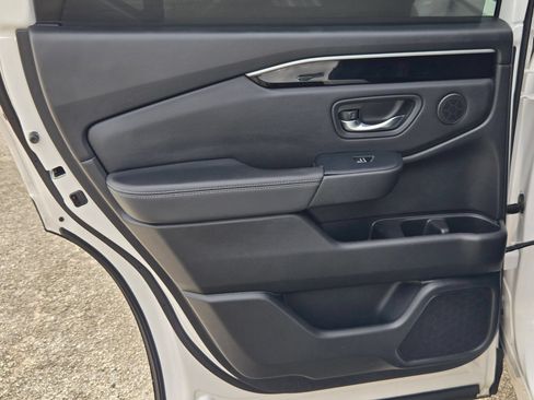 Used 2025 Honda Pilot EX-L image 14