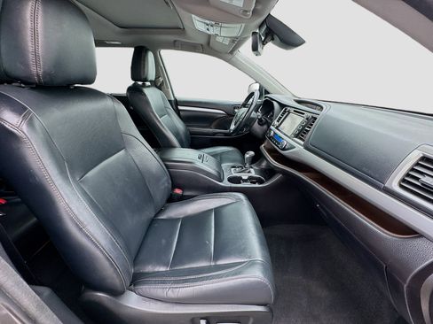 Used 2018 Toyota Highlander XLE FWD image 21