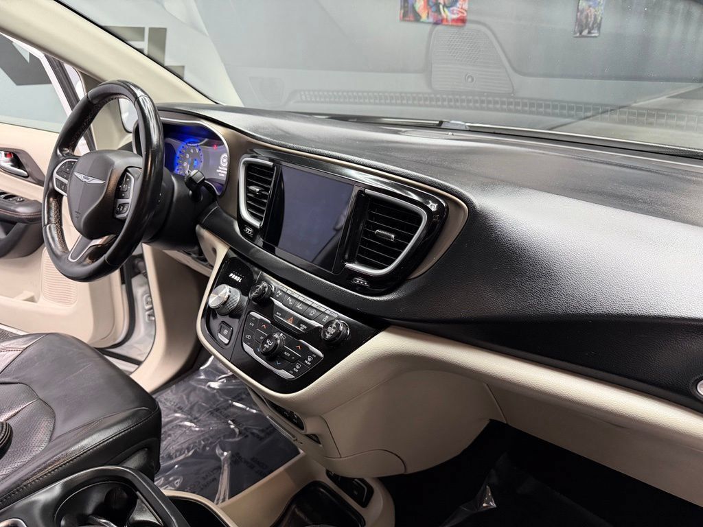 Used 2018 Chrysler Pacifica Touring-L Plus w/ Advanced Safetytec Group FWD image 47