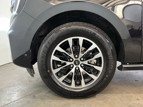Certified 2025 Ford Expedition Platinum AWD/4WD image 17