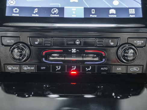 Used 2024 Jeep Grand Cherokee L Limited image 32