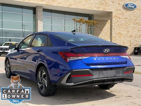 Used 2025 Hyundai Elantra Sport image 9