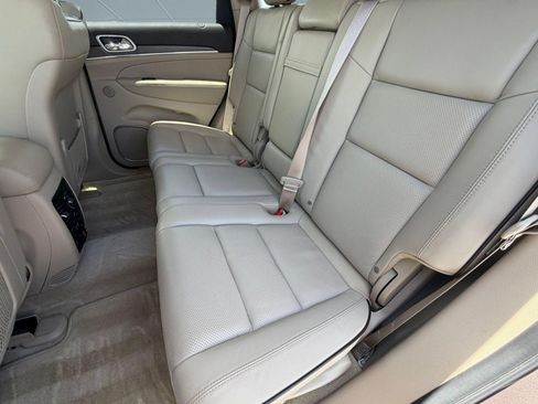 Used 2018 Jeep Grand Cherokee Overland RWD image 13