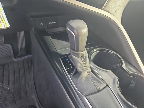 Used 2020 Toyota Camry SE image 15