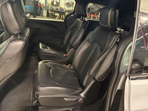 Used 2023 Chrysler Pacifica Touring-L w/ S Appearance Package FWD image 26