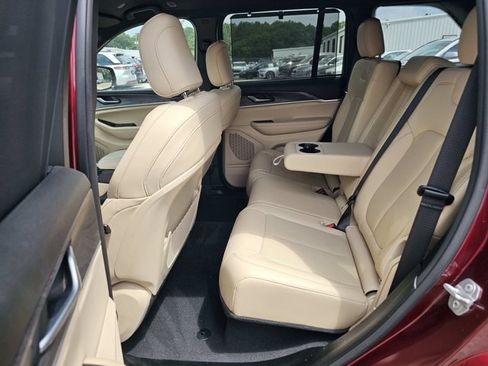 Used 2023 Jeep Grand Cherokee Limited w/ Luxury Tech Group II AWD/4WD image 31