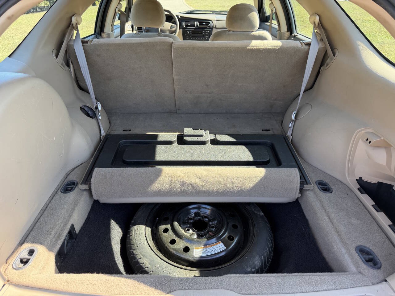 Used 2002 Ford Taurus SE FWD image 16